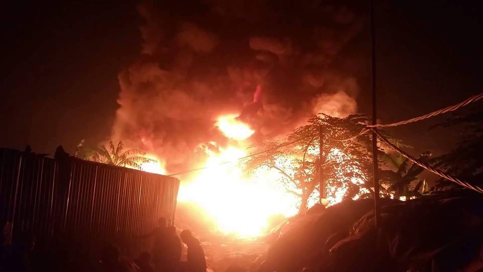 Hà Nội: Cháy dữ dội tại xưởng nhựa làng Trung Văn
