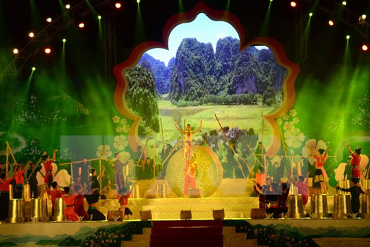 Điện Biên tưng bừng khai mạc Lễ hội hoa Ban 2016