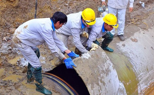 Đường ống nước sạch sông Đà lại gặp sự cố, hàng vạn gia đình bị cắt nước sạch