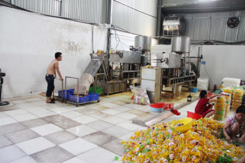 Ai “chống lưng” cho các cơ sở sản xuất thực phẩm bẩn?