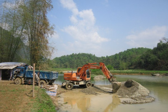 Cao Bằng: Khai thác khoáng sản trên sông Gâm bị ngừng