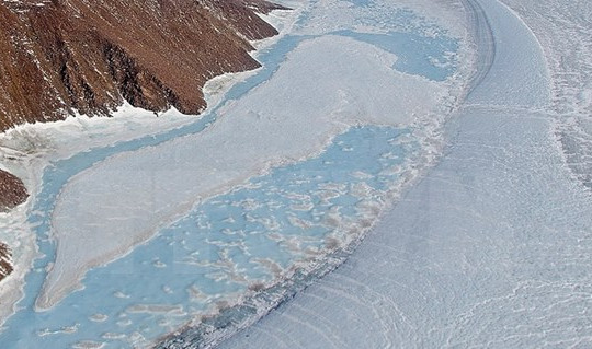 Các dòng sông băng tan chảy do biến đổi khí hậu