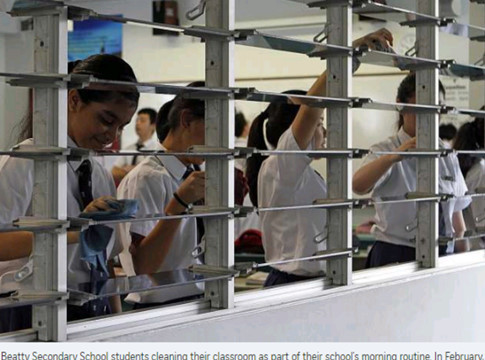 Singapore: Học sinh phải tự vệ sinh trường lớp