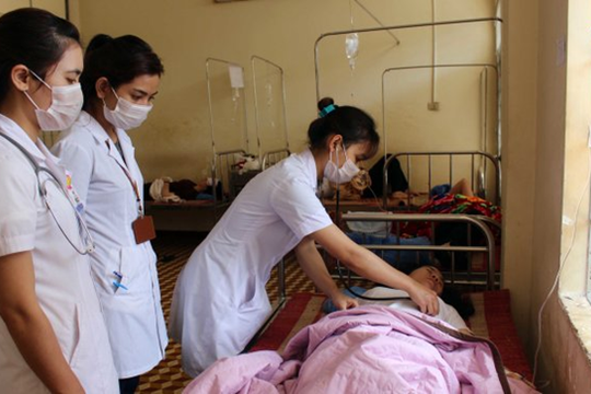 Đắk Lắk: 21 nữ tu sinh ngộ độc sau khi ăn bánh mì kẹp thịt