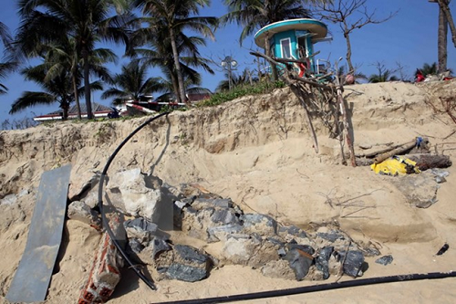 Đà Nẵng: Bãi biển Mỹ Khê sạt lở nghiêm trọng