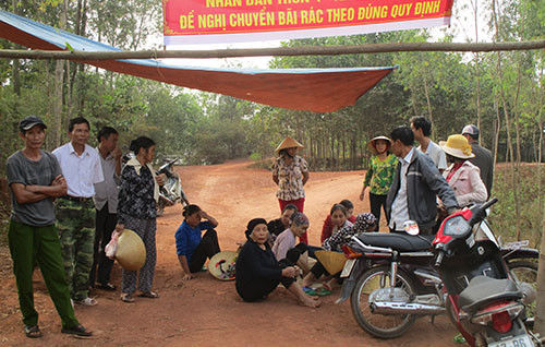 Triệu Sơn (Thanh Hóa): Dân chặn đường để ngăn xe rác