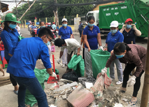 Huyện Bình Chánh: Hơn 1.000 người dân tham gia dọn vệ sinh
