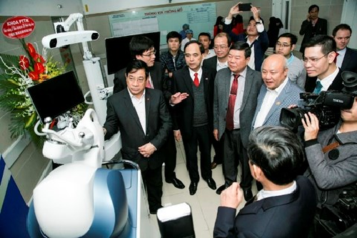 Việt Nam: Lần đầu tiên sử dụng robot phẫu thuật khớp và thần kinh