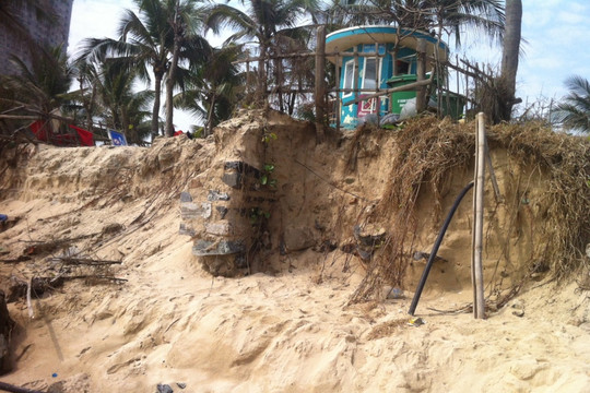 Đà Nẵng: Khẩn trương chống sạt lở bờ biển