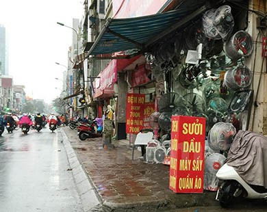 Hà Nội: Sôi động thị trường máy hút ẩm, máy sấy quần áo