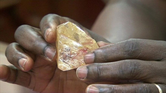 Phát hiện viên kim cương 706 carat ở châu Phi