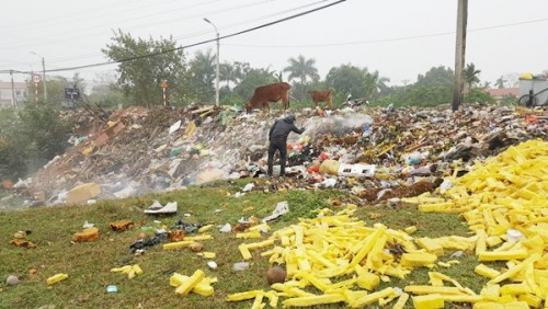Hà Nội: Bãi rác lộ thiên “hại” cả thôn chịu ô nhiễm