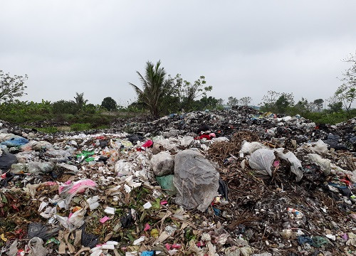 Huyện Hậu Lộc – Thanh Hóa: Dân bức xúc vì bãi rác gần khu dân cư gây ô nhiễm môi trường