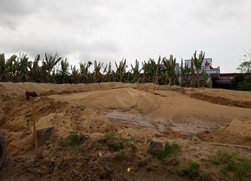 Xã Nga Bạch – Nga Sơn (Thanh Hóa): Chính quyền thờ ơ cho bãi tập kết cát trái phép hoạt động