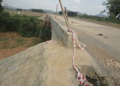Nghệ An: Cầu 27 tỷ chưa thi công xong đã xuống cấp