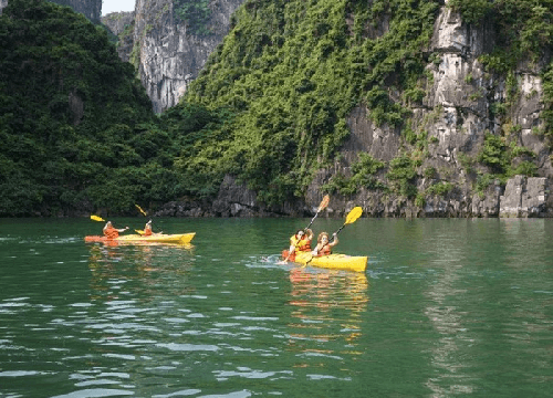 Dừng hoạt động dịch vụ chèo thuyền kayak trên vịnh Hạ Long