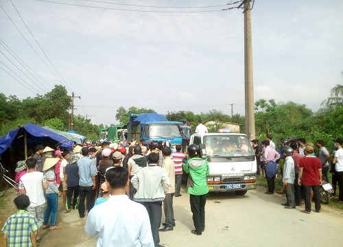 Thừa Thiên – Huế: Người dân tiếp tục chặn xe tại khu xử lý rác gây ô nhiễm