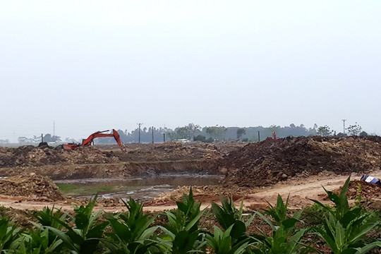 Thanh Hóa: Lợi dụng dự án nhà máy nước, đơn vị thi công chở đất về nhà máy gạch