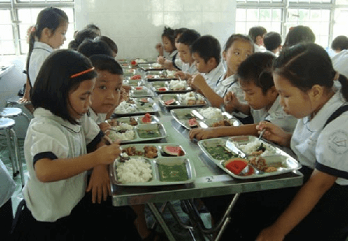 Hà Nội: Hơn 400 trường tiểu học áp dụng thực đơn chuẩn cho bữa ăn bán trú
