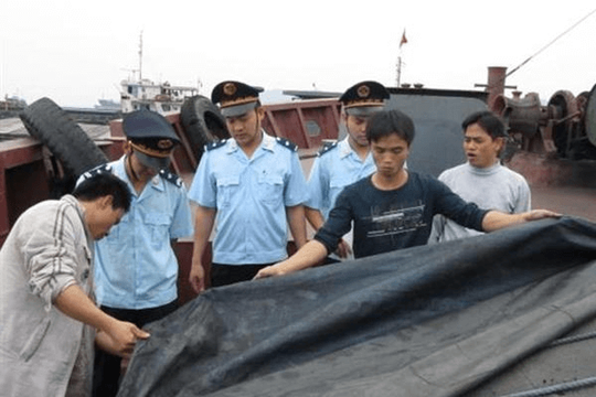 Quảng Ninh: Phát hiện tàu vận chuyển hơn 70 tấn than cám không rõ nguồn gốc