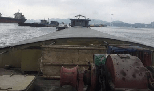 Quảng Ninh: Bắt giữ tàu vận chuyển lậu gần 600 tấn bã xít thải