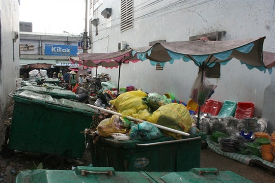 Tiền Giang: Người dân sống chung với rác