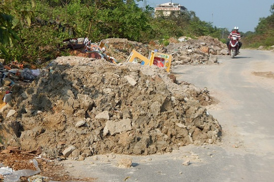 Thừa Thiên – Huế: Làng Đại học khốn đốn vì rác thải xây dựng