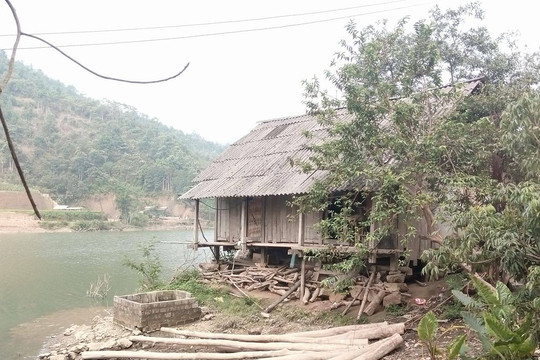 Lào Cai: 25 hộ dân sống trong sợ hãi khi Thủy điện Vĩnh Hà dâng nước