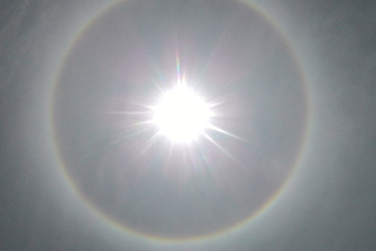 Thừa Thiên – Huế: Mặt trời xuất hiện tượng “vầng hào quang”