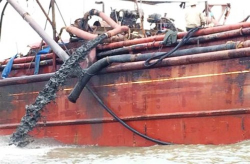 Vùng biển Thanh Hóa có tàu xả bùn thông số chất thải rắn vượt 2,78 lần