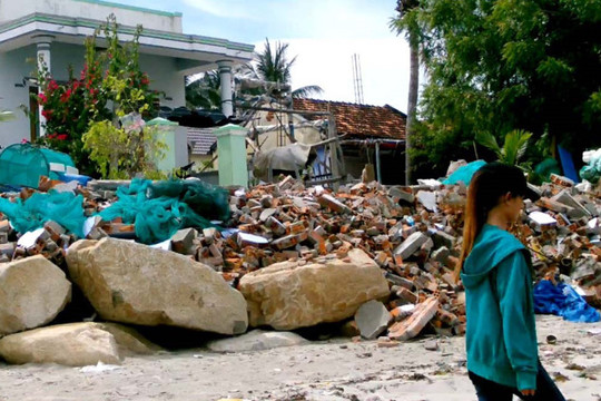 Khánh Hòa: Bãi biển sụp lở đe dọa hàng trăm hộ dân