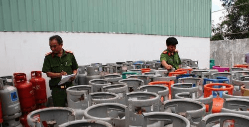 Tây Ninh: Phát hiện 6.000 vỏ bình gas tái chế