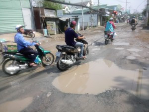 Tp.HCM: Người dân khốn khổ vì đường xuống cấp nghiêm trọng