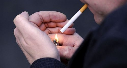 Indonesia dẫn đầu thế giới về tỷ lệ người hút thuốc lá