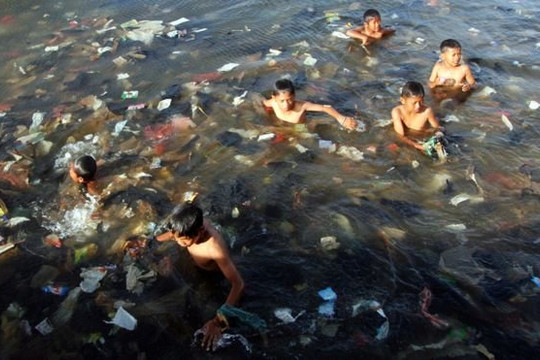 Trung Quốc, Thái Lan, Indonesia và Philippines nỗ lực dọn sạch rác nhựa trên biển