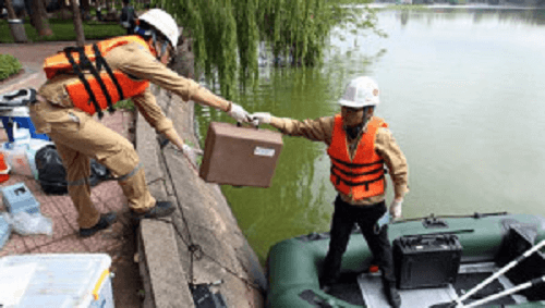 Lấy mẫu nước, khí, trầm tích tại hồ Hoàn Kiếm