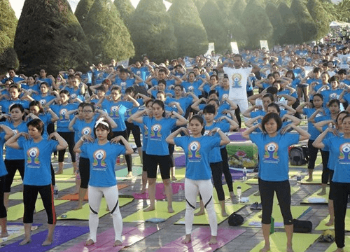 Hơn 2.000 người tham gia Ngày hội quốc tế Yoga