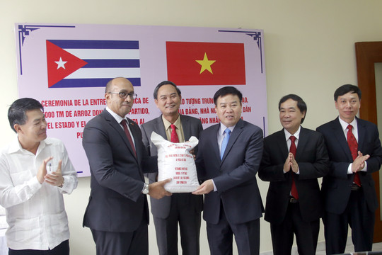 Việt Nam trao tặng, chuyển giao 5.000 tấn gạo cho nhân dân Cuba