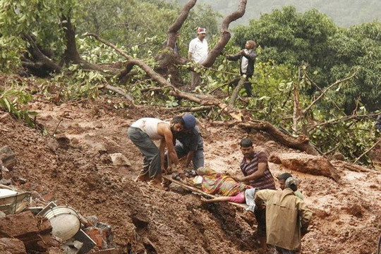 Hàng nghìn người phải sơ tán do lũ lụt ở Ấn Độ và Trung Quốc