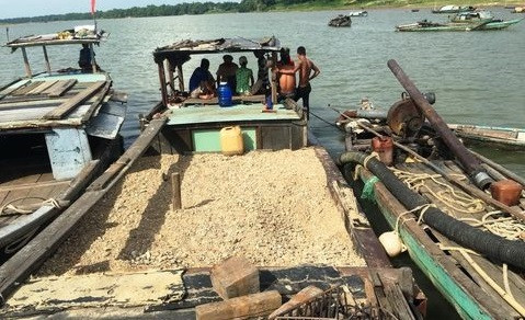 Quảng Nam: Bắt quả tang 3 vụ khai thác cát, sỏi trái phép trên sông Thu Bồn