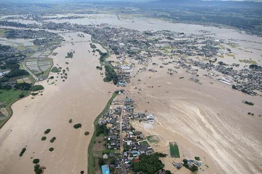 Nhật Bản sơ tán khoảng 300.000 dân trước nguy cơ lũ lụt và sạt lở đất