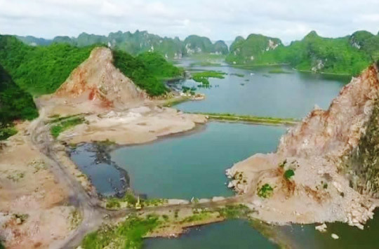 Phát hiện công trường phá núi khai thác đá ở Vịnh Hạ Long