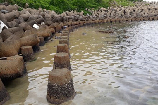 Vụ loang dầu ở đảo Cồn Cỏ, Quảng Trị: Đã thu gom hết số dầu loang