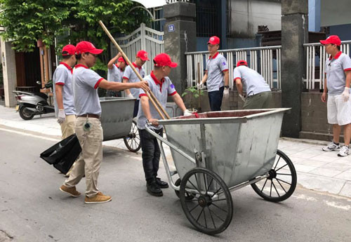Hà Nội: Gần 1000 thành viên Hội cựu học sinh tham gia làm sạch môi trường