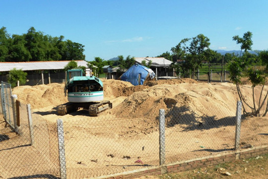 Bình Định: Khai thác cát trái phép dân bảo có, chính quyền hứa kiểm tra