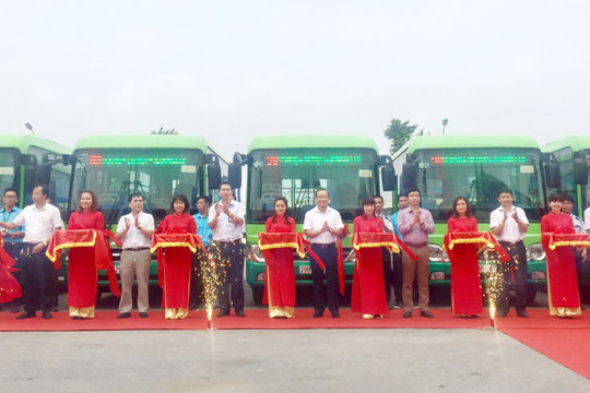 Hà Nội: Thí điểm vận hành 2 tuyến xe buýt đến ngoại thành