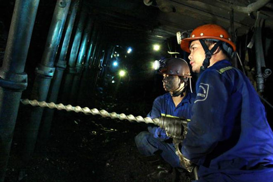 Quảng Ninh: Nỗ lực cứu công nhân than đang mắc kẹt dưới hầm lò