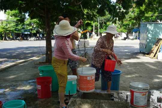 Đà Nẵng: Người dân chung cư ‘khát’ nước sạch