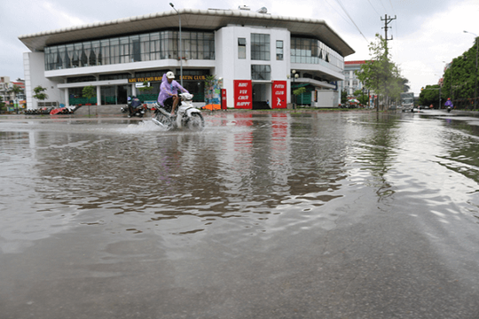 TP.Bắc Giang biến thành “sông” sau trận mưa to