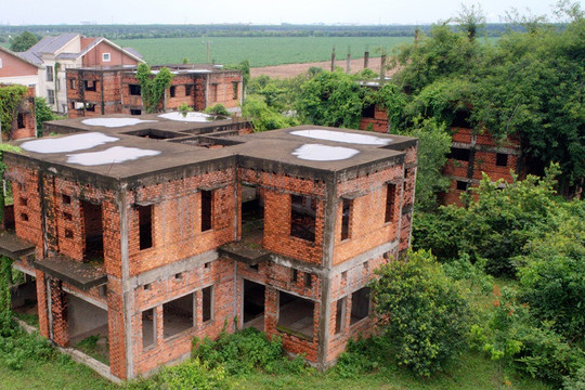 Nhơn Trạch (Đồng Nai): Xuất hiện nhiều biệt thự bị “bỏ hoang”
